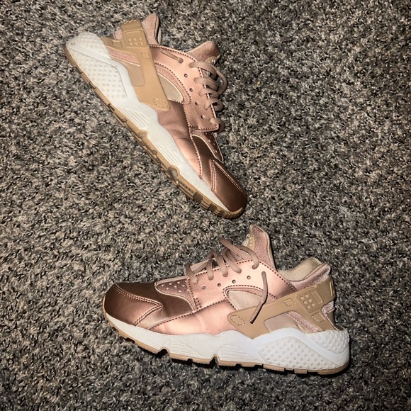 Nike Air Huarache Run Rose Gold - Picture 4 of 12